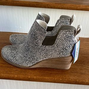 Tom’s Kallie booties mini cheetah new-sz 11